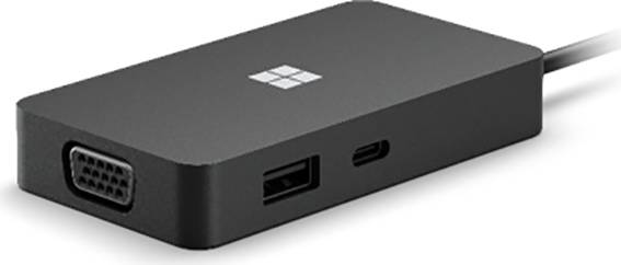 Un adattatore nero con porte VGA, USB-A e USB-C, con il logo Windows visibile in alto. Progettato per la connessione di dispositivi.