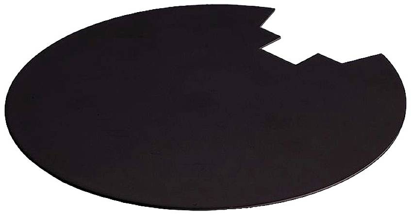 Un wafer di silicio nero, rotondo, con un bordo spezzato.
