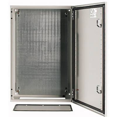 Armadio metallico con porta aperta, mostra l'interno. Nessun ripiano o attrezzatura visibile. Adatto per lo stoccaggio o l'installazione.