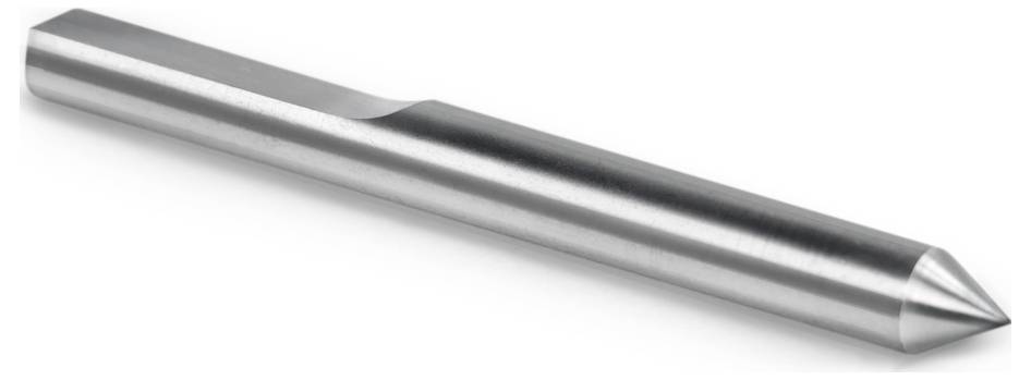 Un utensile da tornio CNC in argento mostra un'estremità affusolata e un bordo smussato, ideale per la lavorazione metallica di precisione.
