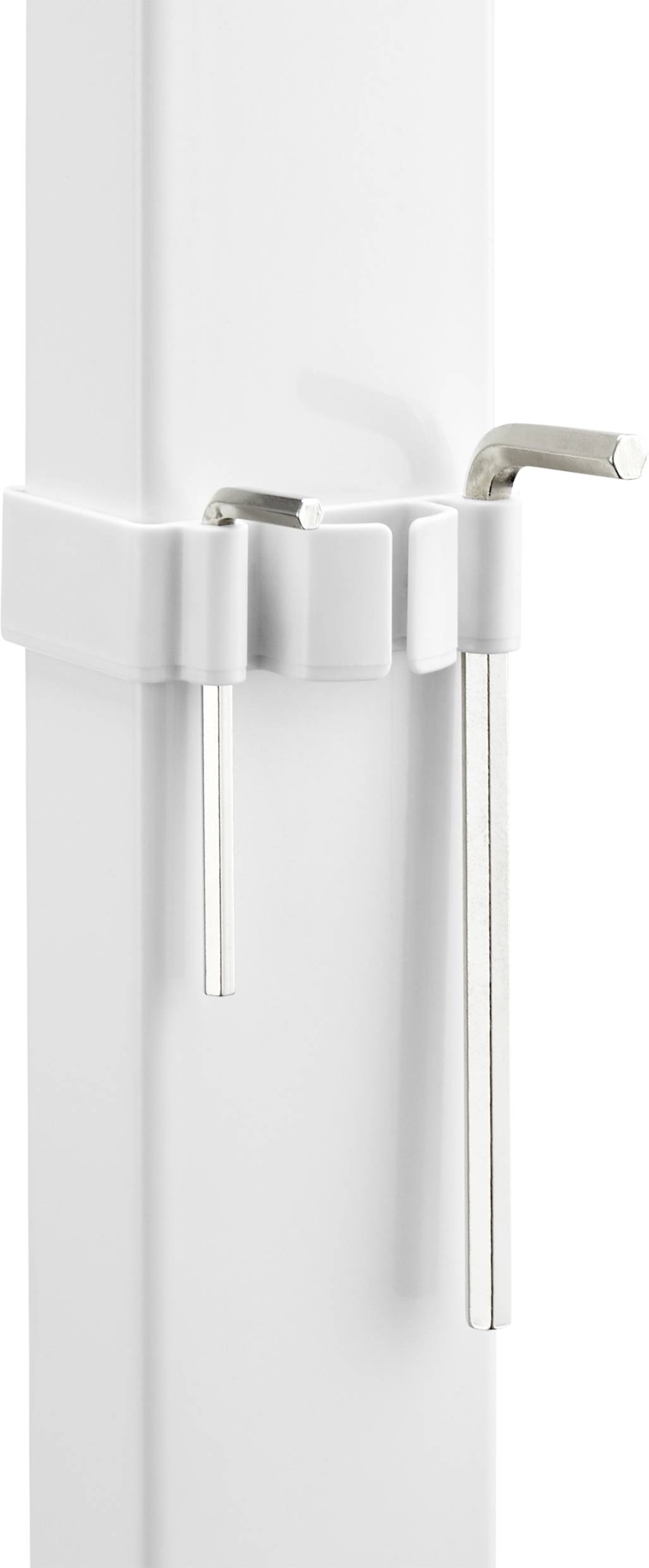 Un pannello bianco verticale con due chiavi esagonali inserite in un supporto.