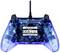 Un controller Xbox trasparente blu con elettronica e componenti di illuminazione visibili all'interno.