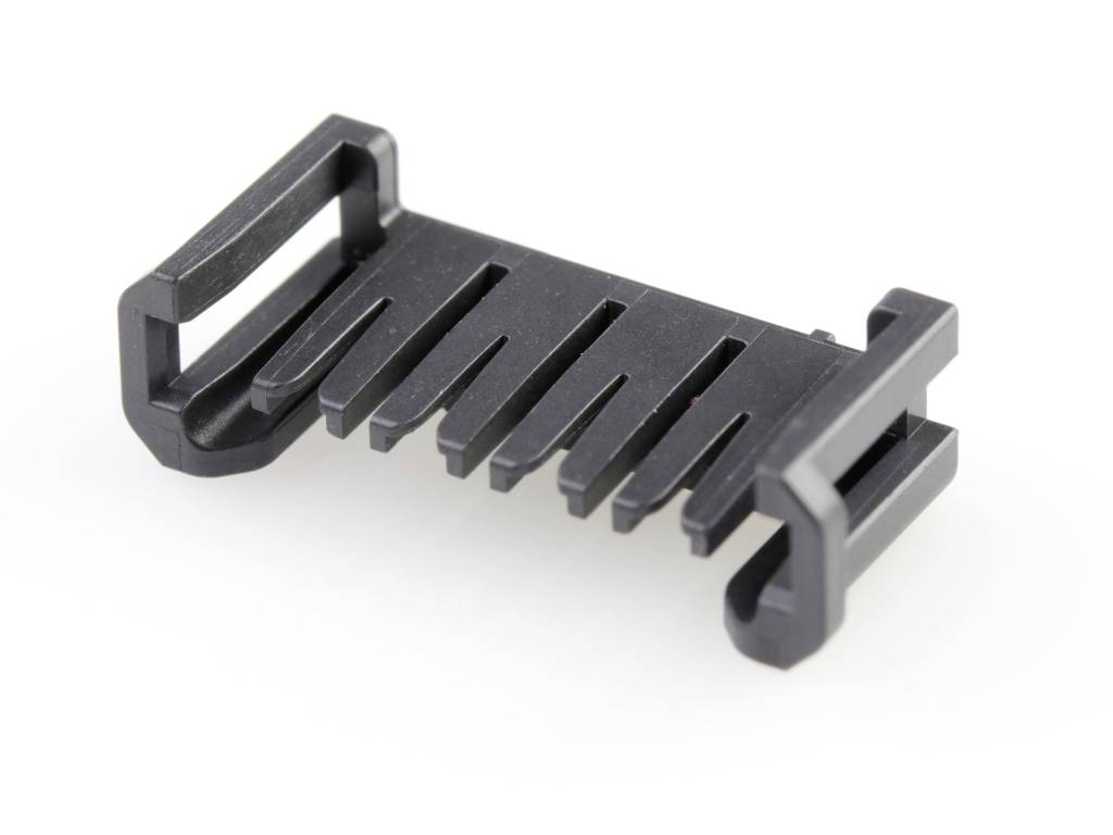Un pettine nero in plastica con più denti, utilizzato per il fissaggio su un dispositivo elettronico.