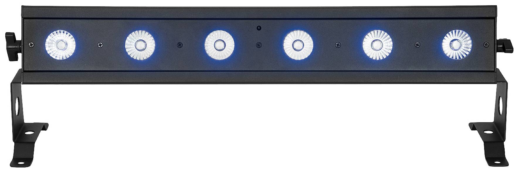 Un'asta luminosa LED nera con sei LED blu illuminati, montata su supporti. Utilizzata per l'illuminazione scenica.