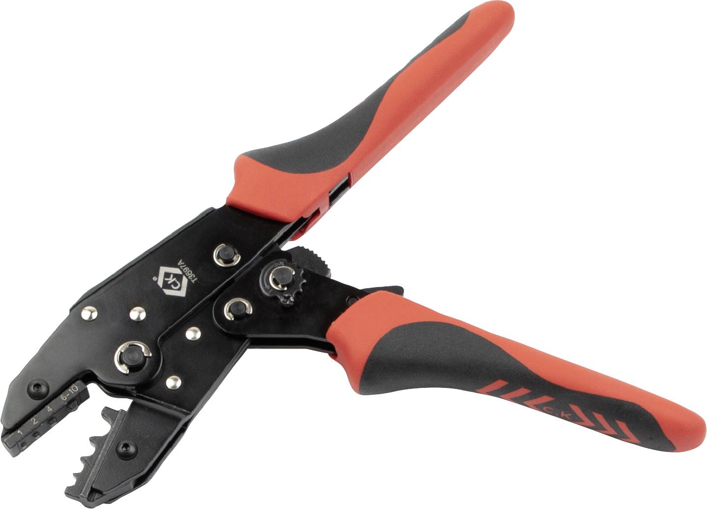 Pinza per crimpatrice con impugnatura rossa e nera per la pressatura di connessioni di cavi, realizzata in metallo e plastica.