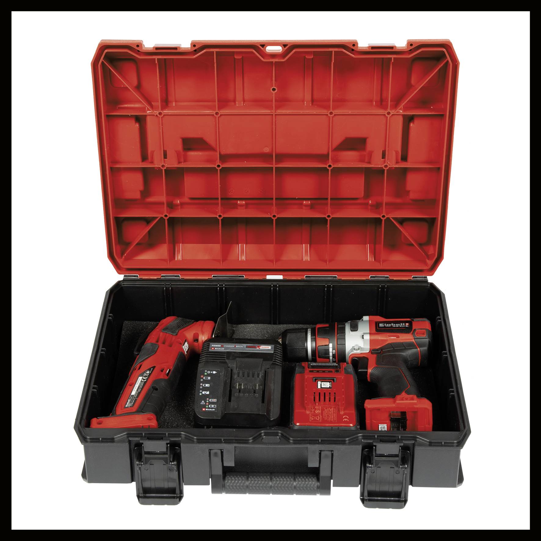 Un valigetta porta attrezzi nera con coperchio rosso, contenente un avvitatore, un trapano a percussione a batteria e due batterie.