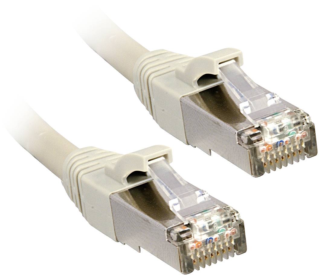 L'immagine mostra due cavi Ethernet beige con connettori RJ45 utilizzati per connessioni di rete.