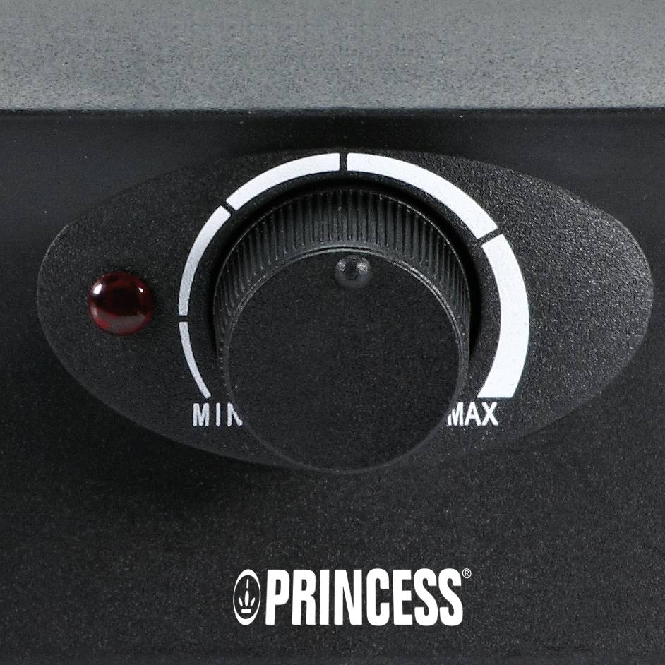 Un pomello di un dispositivo elettrico, contrassegnato con 'MIN' e 'MAX' per la regolazione della temperatura, con sotto la scritta 'Princess'.