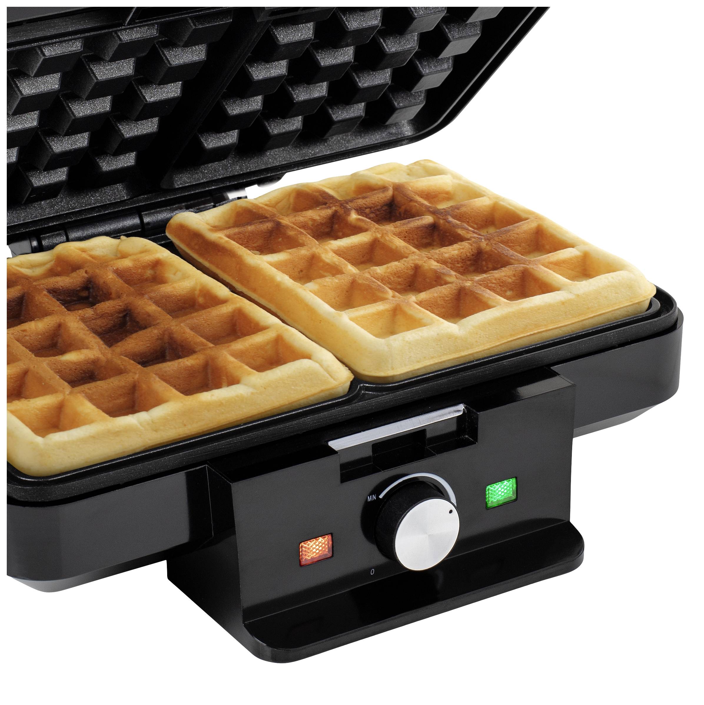 Un ferro per waffle aperto con due cialde dorate e marroni. Le spie luminose sono verdi e rosse. L'apparecchio è posizionato su una superficie da cucina.
