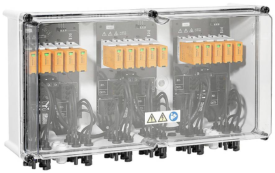 Armadio elettrico con involucro trasparente, mostra componenti e cavi arancioni con simboli di avvertenza e pittogrammi.