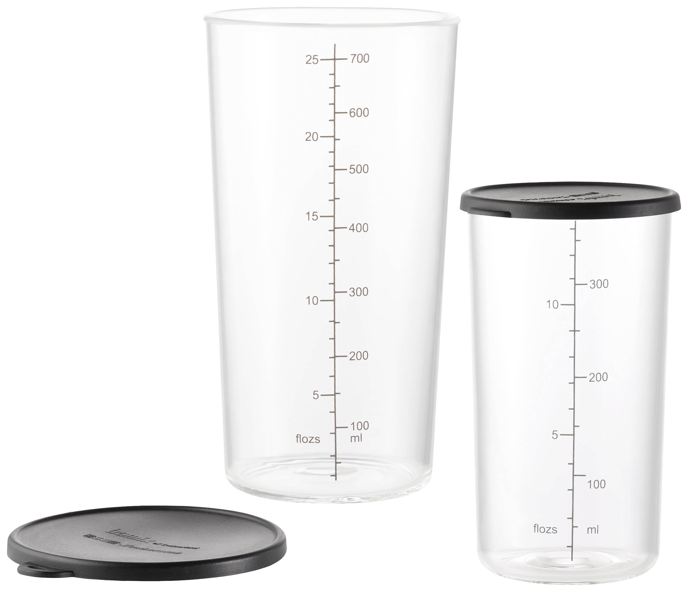 Due misurini trasparenti con coperchi neri, con scala in millilitri e once liquide. Quello più grande ha una scala da 700 ml, quello più piccolo da 500 ml.