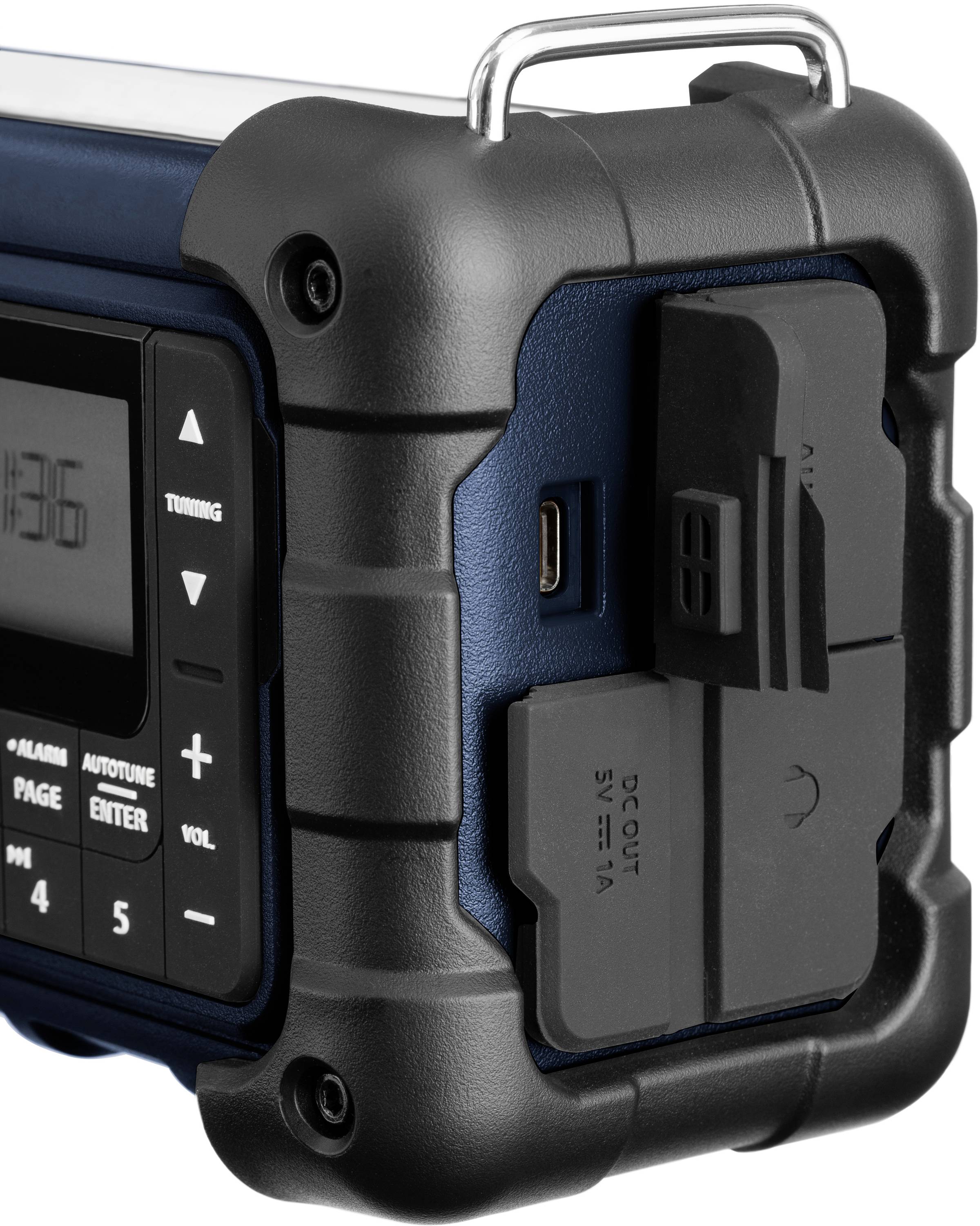 Un dispositivo elettronico portatile e robusto con porta USB e pannello di controllo, probabilmente un radio o un altoparlante.