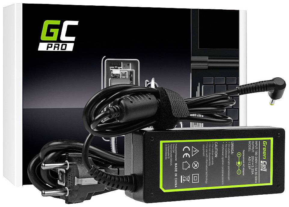 Alimentatore con cavi, accanto alla confezione originale con il logo 'GC PRO'. Adatto per laptop, con indicazioni di tensione e corrente sull'etichetta.