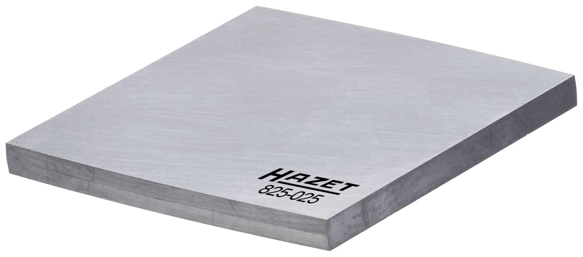 Piastrina metallica con la scritta 'HAZET 825-025'.