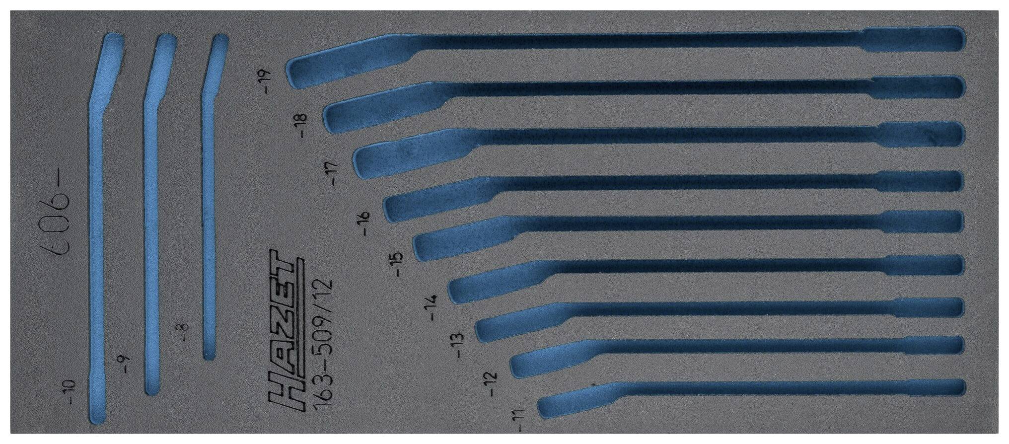 'Set di attrezzi blu con sedici scompartimenti per utensili a asta. Contrassegnato con numeri da 6 a 19, marca: Hazet.'