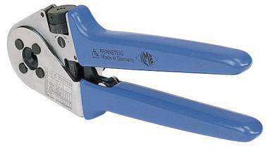 Pinza per crimping con impugnature blu, prodotta da Rennsteig in Germania, per connettere cavi e connettori.