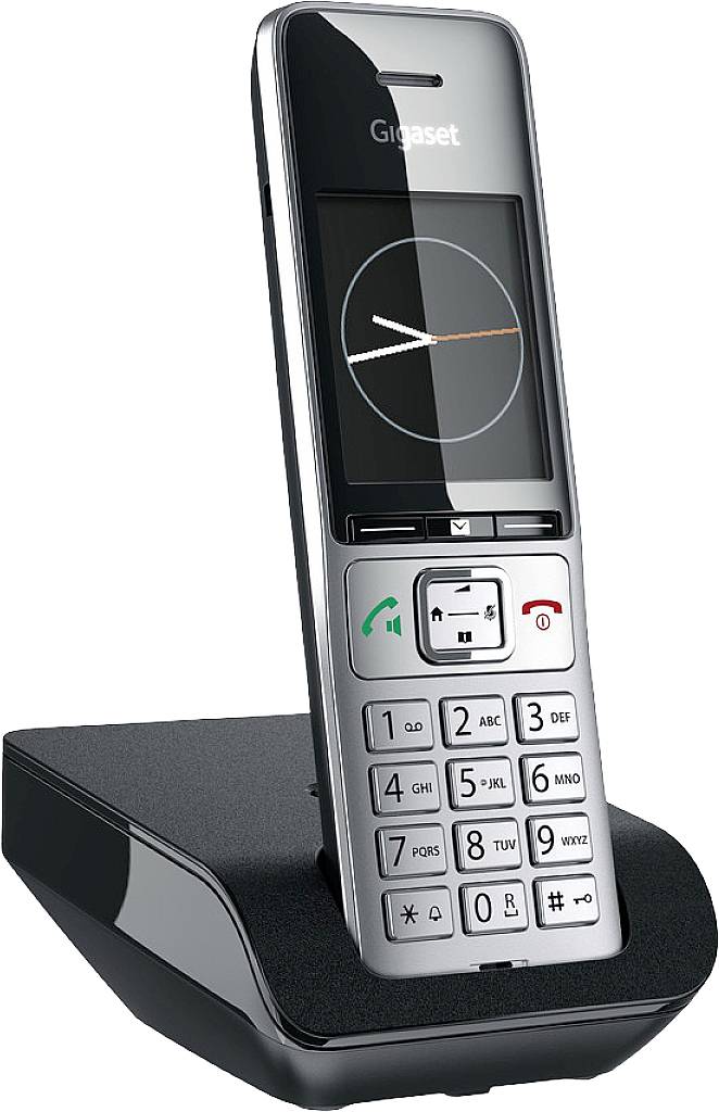 Telefono cordless Gigaset su stazione base con display a colori e tasti numerici, che mostra un'indicazione dell'ora.