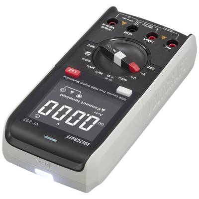 Multimetro digitale con ampio display, multiple funzioni di misurazione, selettore ruotato su volt in corrente continua, boccole di connessione rosse e nere in alto.