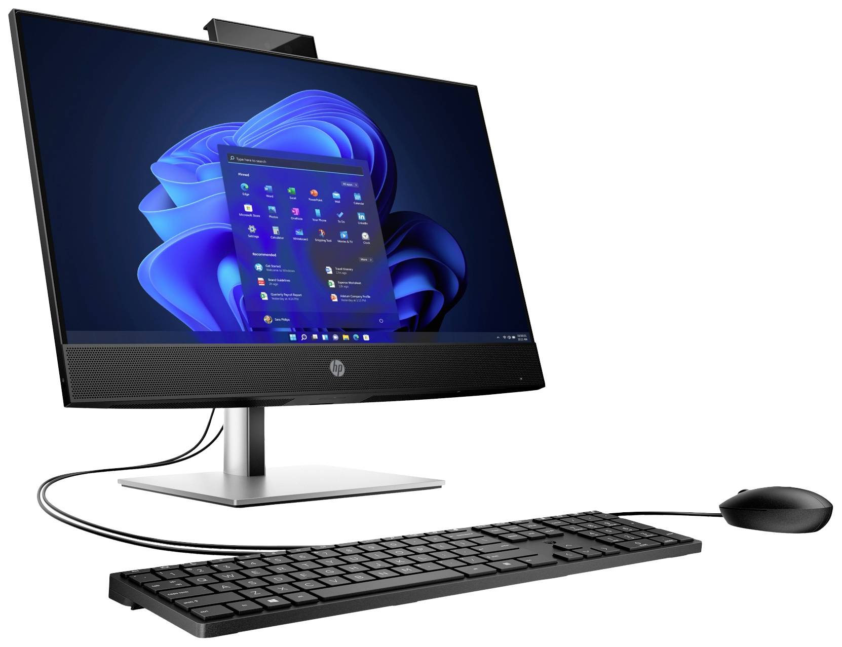 Un computer desktop moderno con un grande schermo, tastiera e mouse, mostra un sistema operativo attivo con la barra delle applicazioni aperta.