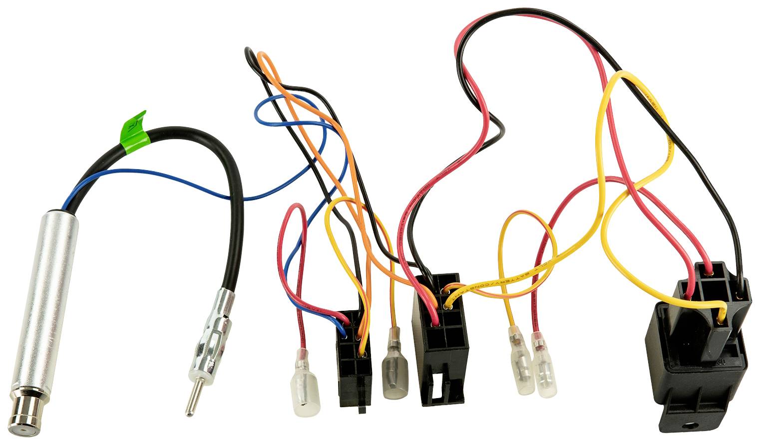 Diversi cavi elettrici e adattatori con connettori, utilizzati per collegare dispositivi automobilistici o elettronici.
