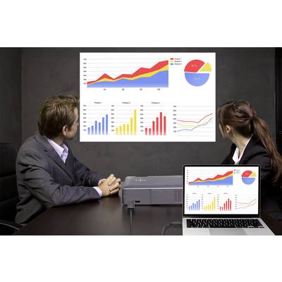 Due persone stanno guardando una presentazione con diagrammi. Sullo schermo sono visualizzati grafici a barre, grafici a linee e grafici a torta relativi ai numeri delle vendite.