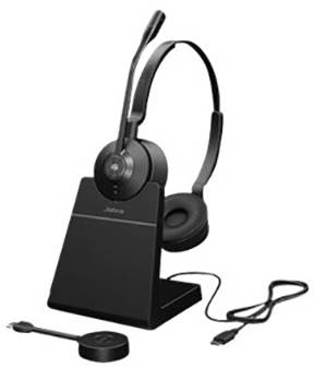Un auricolare nero wireless su una stazione di ricarica con cavo USB. Adatto per chiamate telefoniche e videoconferenze.