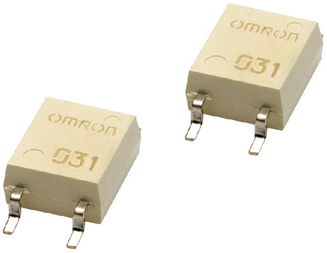 Due componenti elettronici beige con la scritta 'Omron 031' mostrano connettori sul lato inferiore.