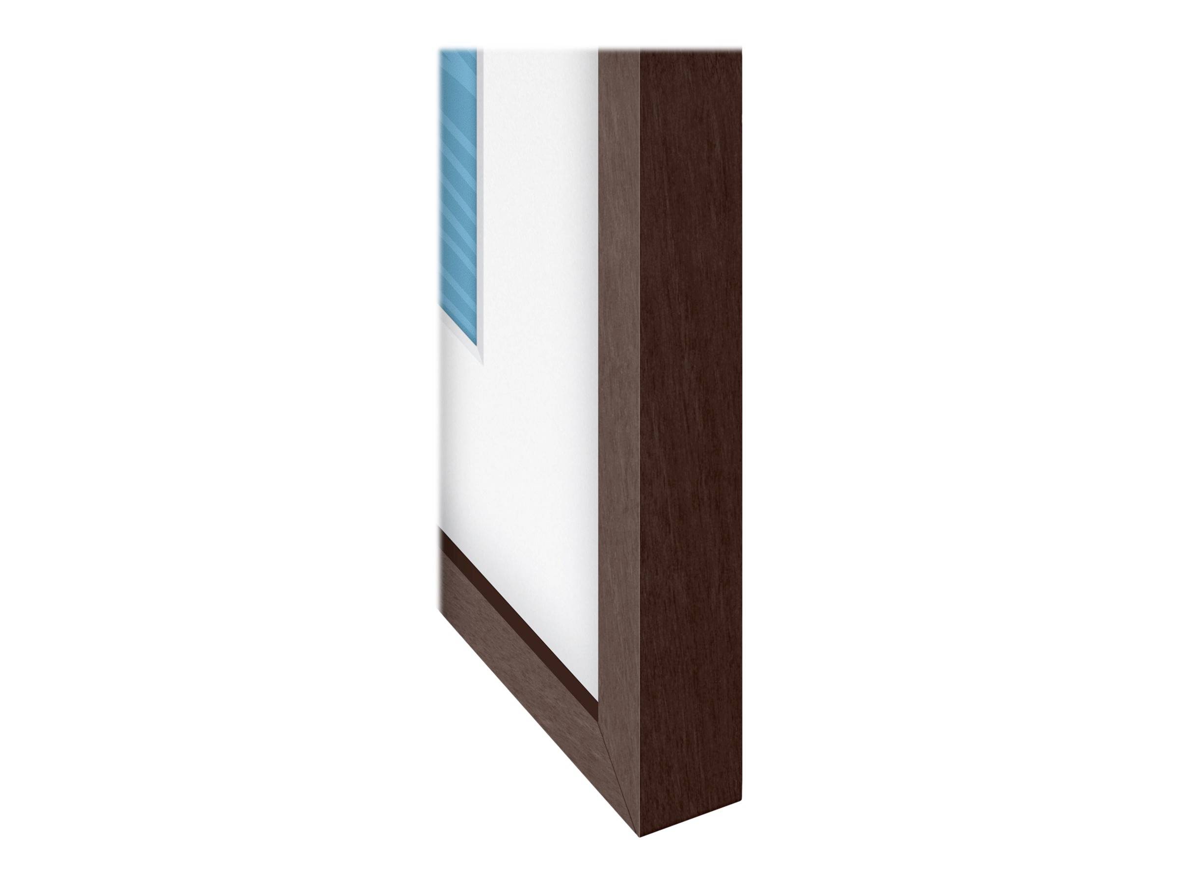 Cornice in legno con un sottile riquadro azzurro chiaro, vista lateralmente.