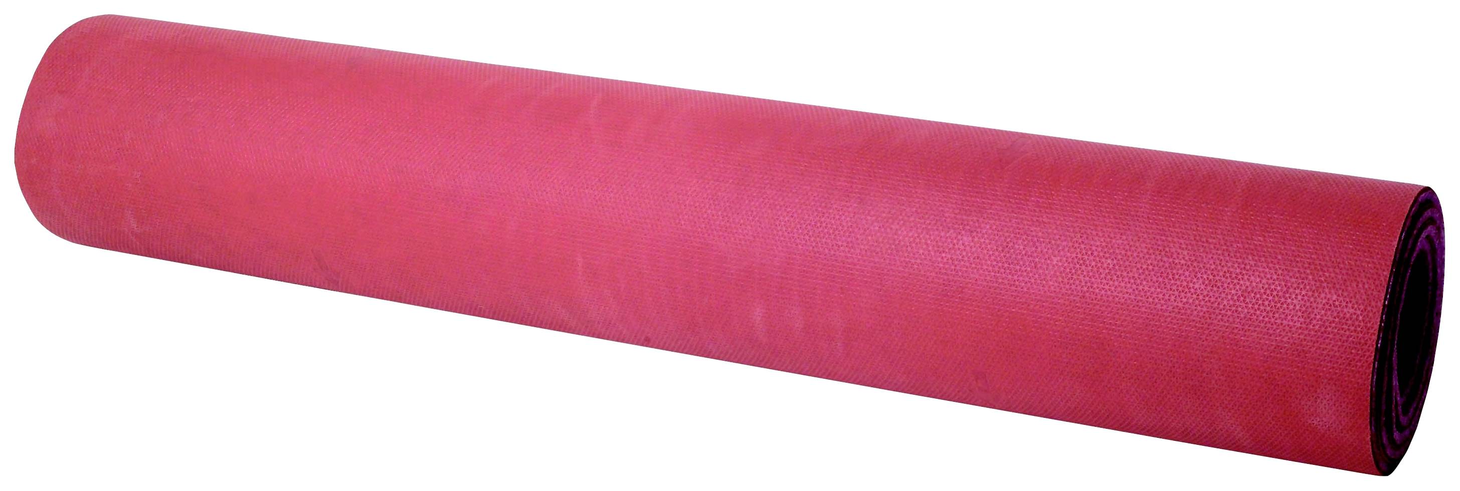 Tappetino da yoga rosso, arrotolato. Si trova su uno sfondo bianco.