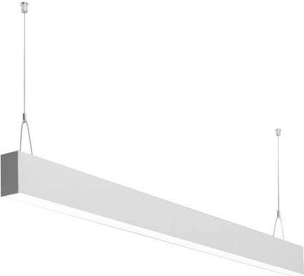 Una moderna lampada a sospensione allungata in metallo è appesa al soffitto con due cavi.