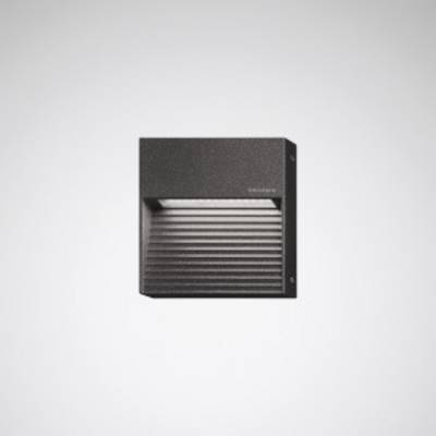 Una lampada da esterno nera con design quadrato e diffusione luminosa scanalata; adatta per l'uso esterno.