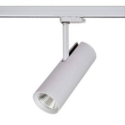Una lampada da soffitto bianca cilindrica, montata su una guida, illumina verso il basso. È di design semplice e moderno.