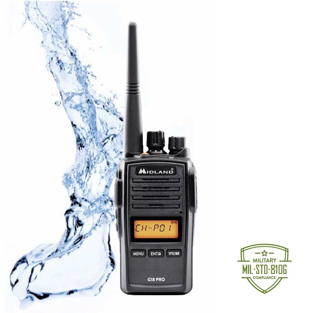 Un robusto ricetrasmettitore accanto ad acqua schizzante, con classe di protezione MIL-STD-810G per standard militari.