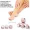La donna si prende cura dei suoi piedi, accanto a diversi accessori per pedicure in rosa con gancio, testo: Piedi curati con comodo supporto.