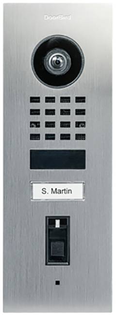 Impianto citofonico in metallo con telecamera e tastiera. Contrassegnato con 'S. Martin'.