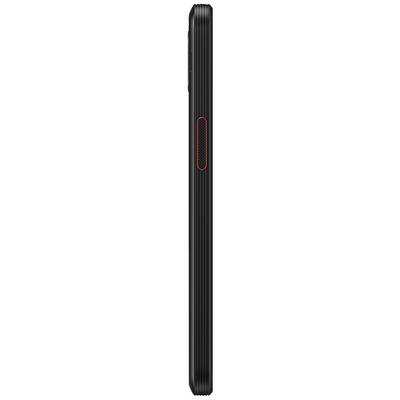 Un telefono cellulare nero con design a texture e un pulsante rosso sul lato, mostrato verticalmente.