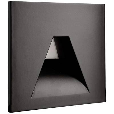 Oggetto metallico nero quadrato con un'incisione triangolare al centro, con un effetto tridimensionale creato da ombre e luce.