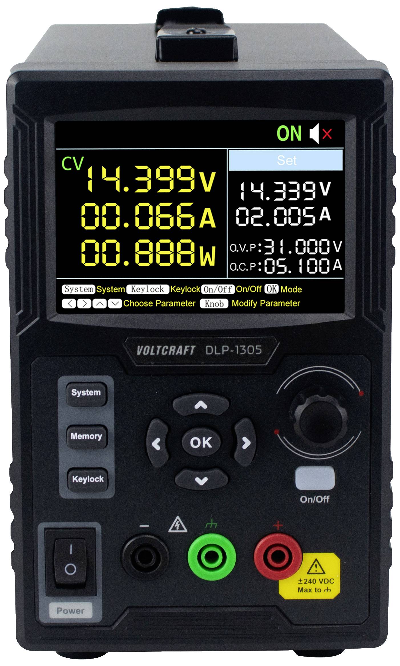 Un display digitale di un alimentatore da laboratorio mostra '14,399V', '0,066A' e 'ON', con comandi per la regolazione di tensione e corrente.