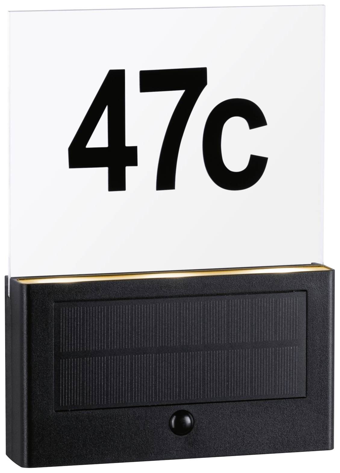 'Targa del campanello con numero 47c, illuminata da pannello solare.'