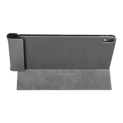 Un tablet con una cover protettiva grigia è posizionato su un tavolo. La fotocamera del tablet è visibile.