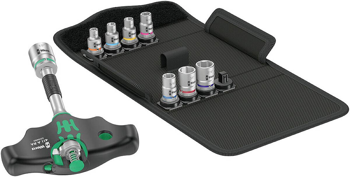 Un set di sette dadi esagonali di diverse dimensioni, con una chiave dinamometrica in una borsa porta attrezzi nera aperta.
