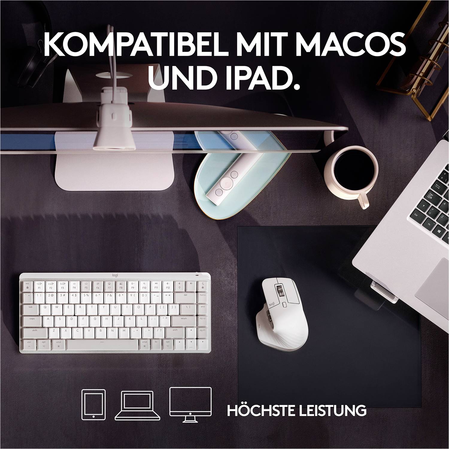 L'immagine mostra un'area di lavoro con una tastiera, un mouse e un display. Il testo recita 'Compatibile con macOS e iPad. Prestazioni di massimo livello.'
