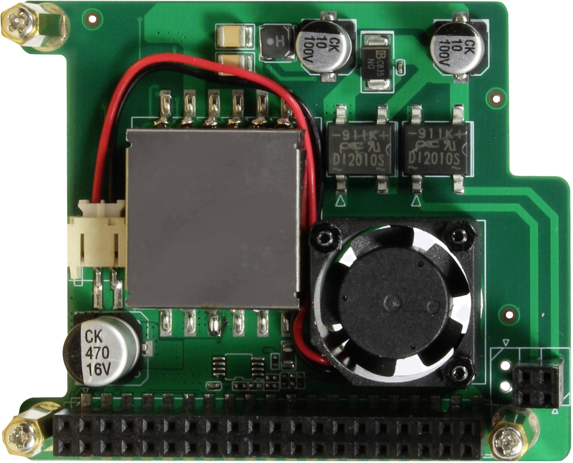 Scheda elettronica con ventola e diversi componenti, inclusi condensatori e resistenze su una basetta verde.