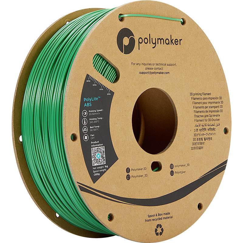 Un rocchetto di filamento verde per stampante 3D di Polymaker. Sulla confezione di cartone sono stampati dettagli tecnici e informazioni di contatto.