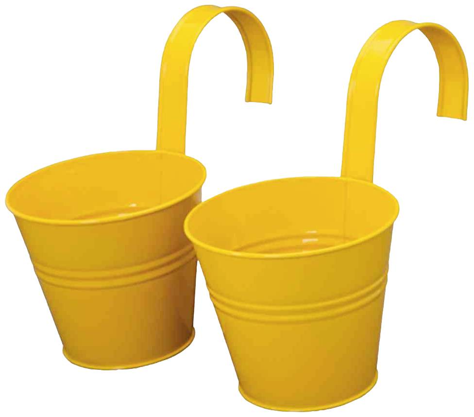 Due secchi gialli in metallo con gancio per appenderli, utili per lavori in giardino o per decorazione.