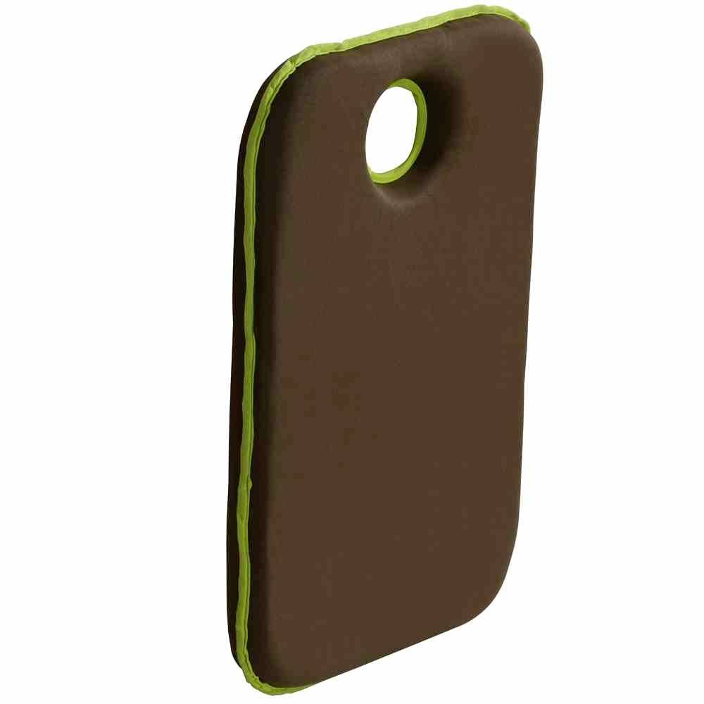 Una custodia per cellulare marrone, spessa e imbottita, con un foro per la fotocamera e bordi verdi.