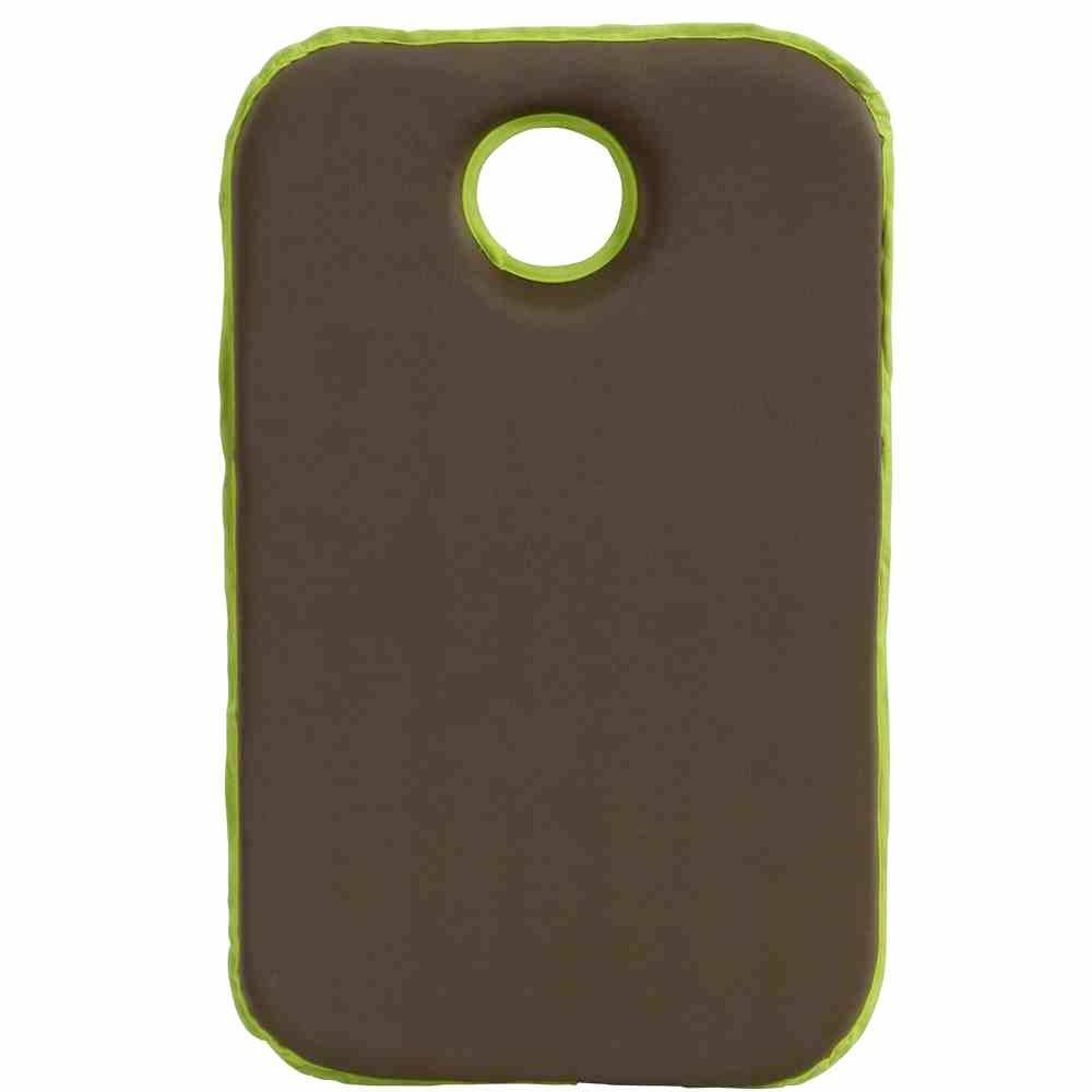 Tappetino rettangolare per ginocchia con foro rotondo per impugnatura, superficie marrone e bordo verde. Ideale per inginocchiarsi durante lavori in giardino o pulizie.