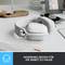 Cuffie bianche wireless poggiano su un tavolo. Sotto è scritto: 'Design moderno per lavorare da casa'.