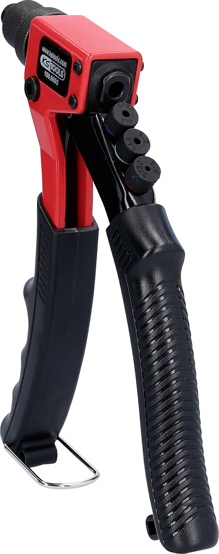 Una pinza per rivetti rossa e nera, in piedi con impugnatura ergonomica e diversi attacchi per vari tipi di rivetti.