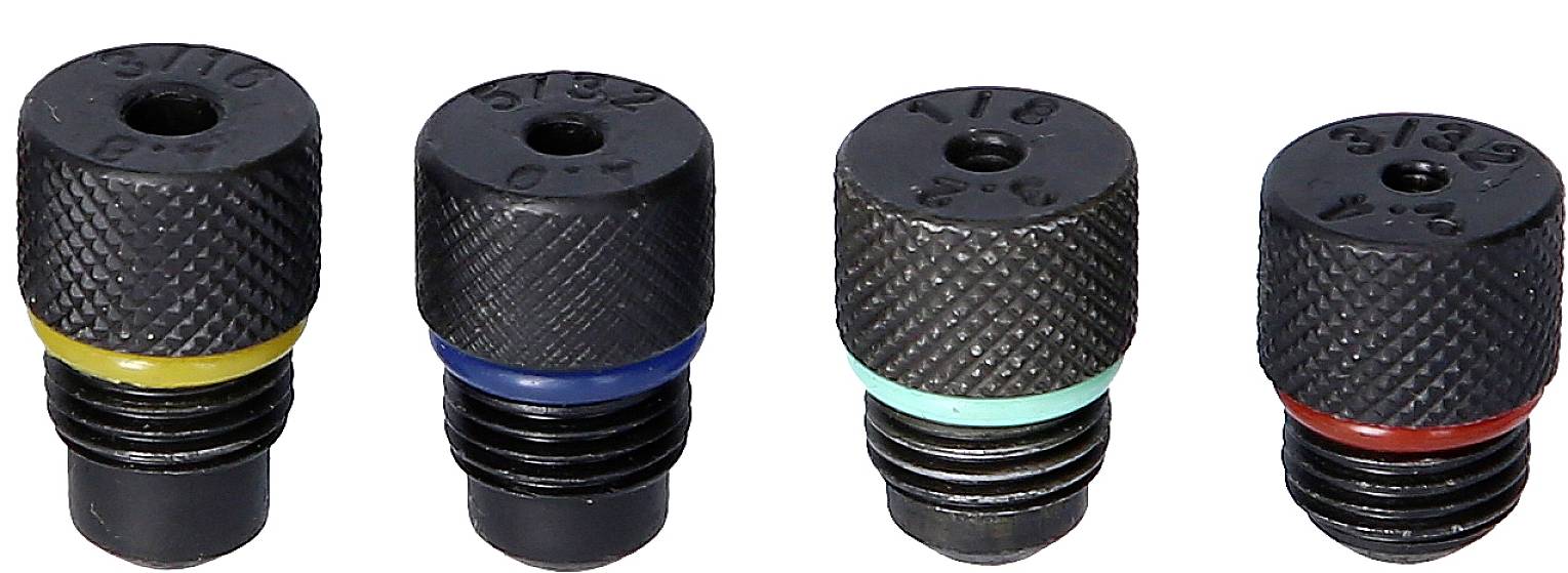 Quattro ugelli neri con anelli colorati diversi: giallo, blu, verde e rosso. Si differenziano per dimensione e utilizzo.